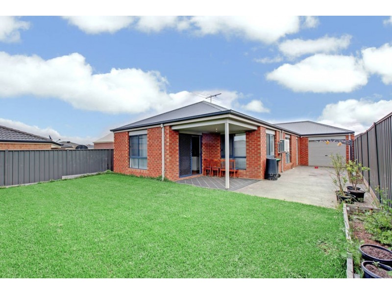 3 Insley Way, Caroline Springs VIC 3023