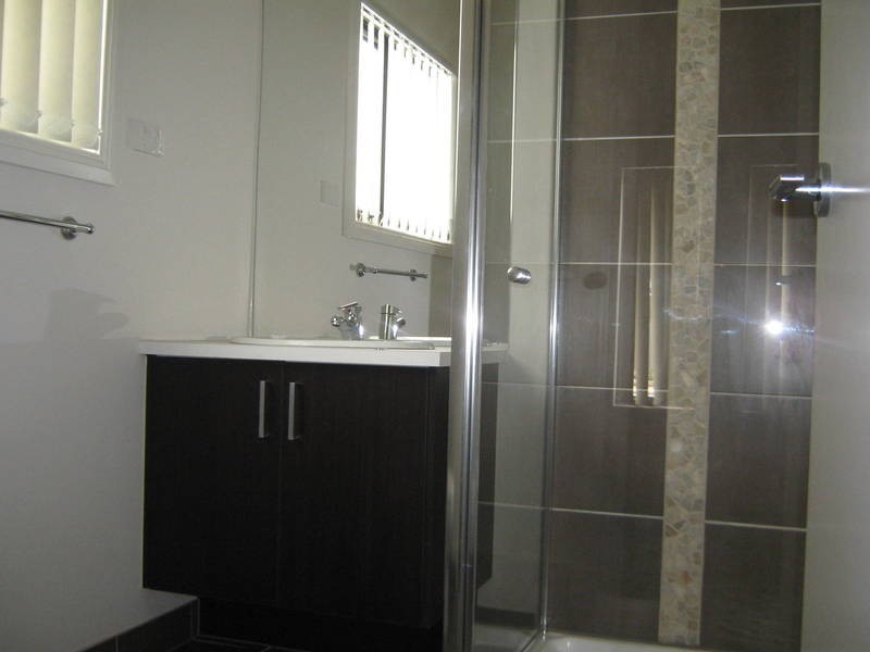 6 Derwent Close, Caroline Springs VIC 3023