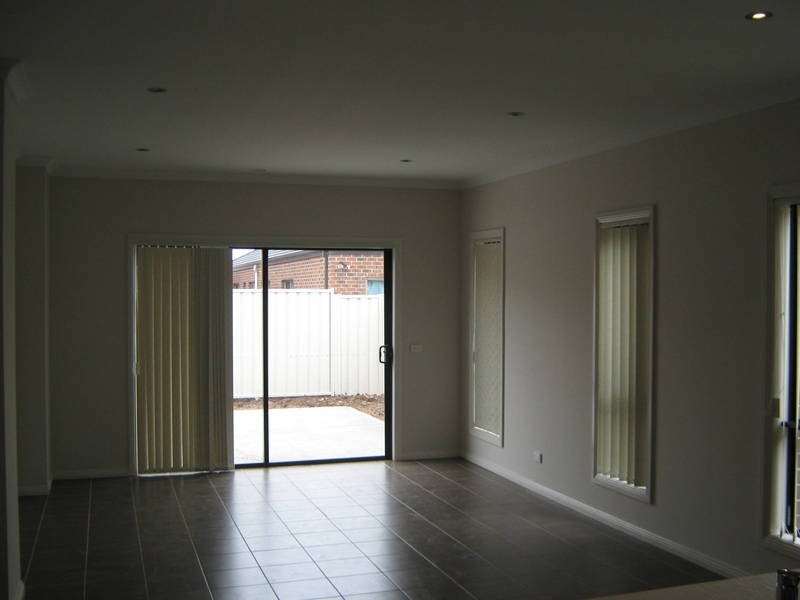 6 Derwent Close, Caroline Springs VIC 3023