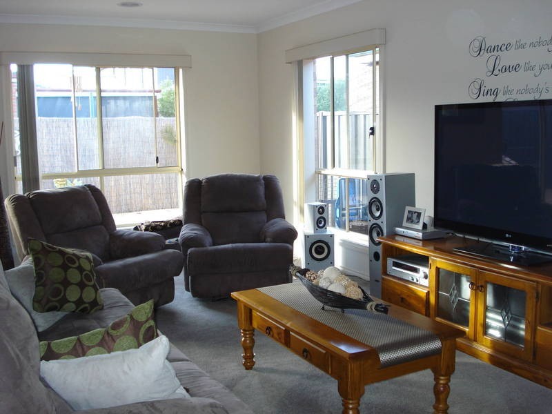 3 French Crescent, Caroline Springs VIC 3023