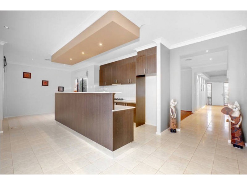 35 Clarendon Wynd, Caroline Springs VIC 3023