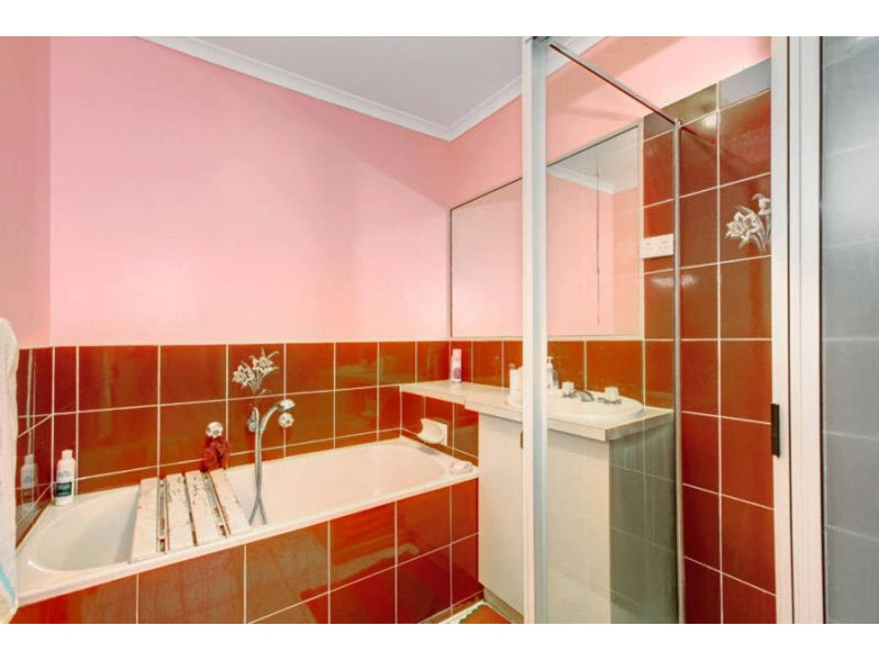 2/22 Leila Street, Deer Park VIC 3023