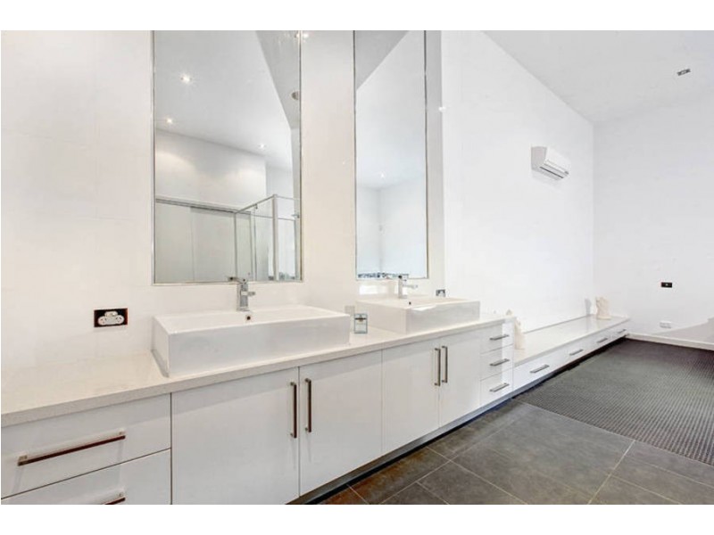 26 Hammerwood Avenue, Derrimut VIC 3030