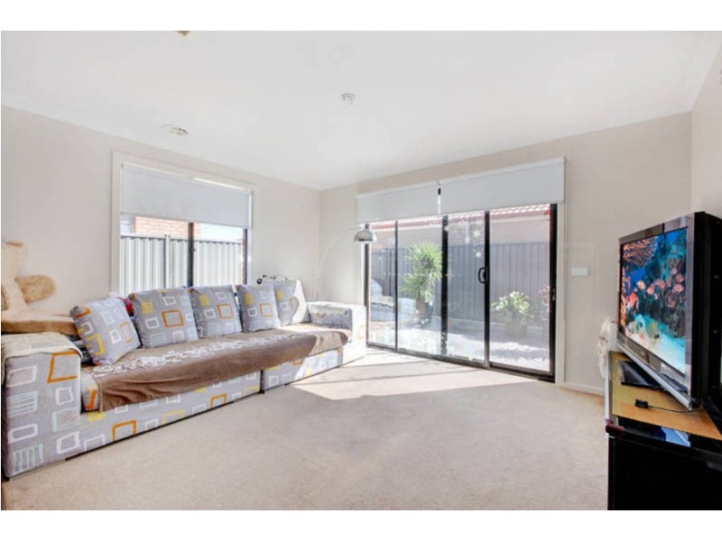 13 Duncombe Park Way, Deer Park VIC 3023