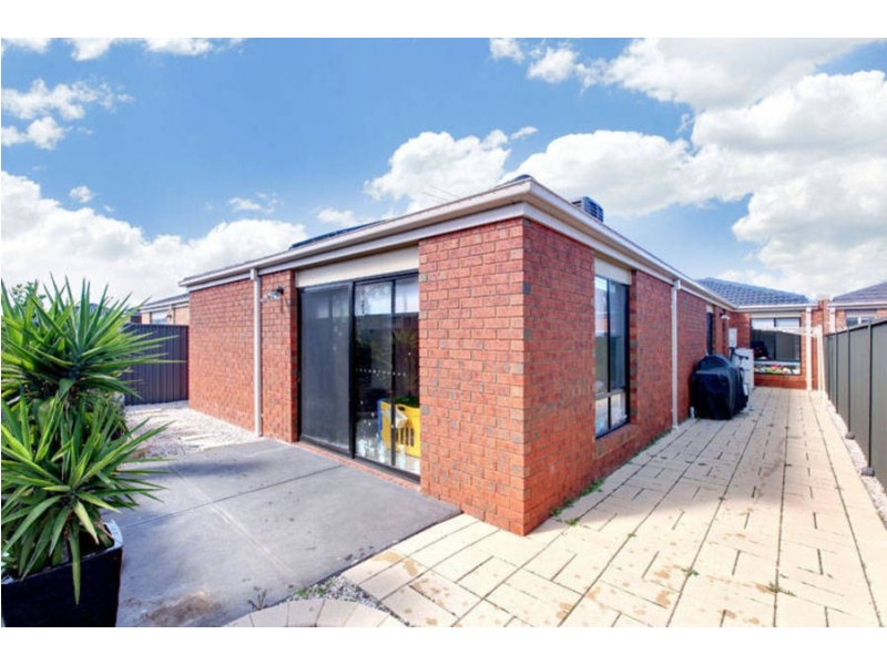 13 Duncombe Park Way, Deer Park VIC 3023