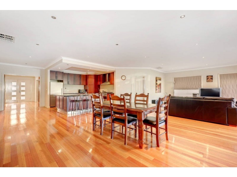 8 Treemont Court, Cairnlea VIC 3023