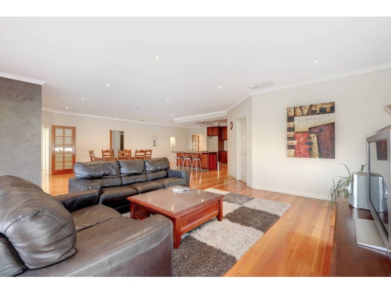 8 Treemont Court, Cairnlea VIC 3023