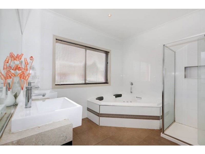 8 Treemont Court, Cairnlea VIC 3023