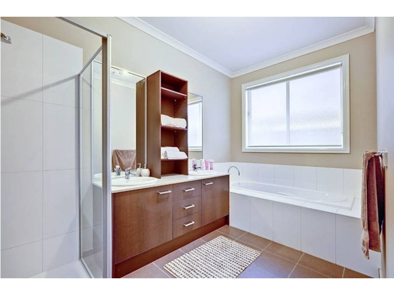 4 Raby Place, Deer Park VIC 3023