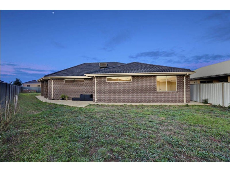 4 Raby Place, Deer Park VIC 3023