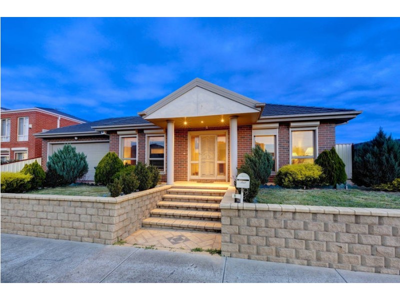 13 Moorland Road, Cairnlea VIC 3023