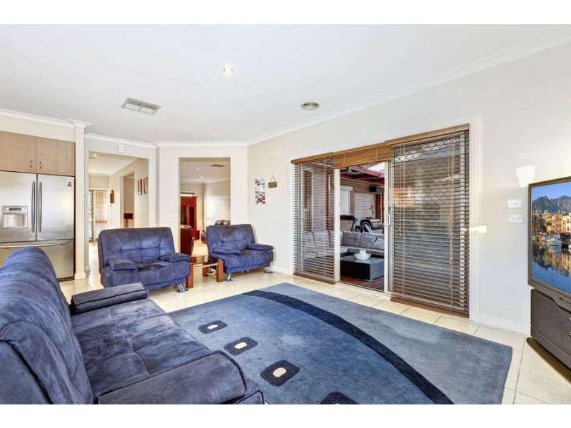 13 Moorland Road, Cairnlea VIC 3023