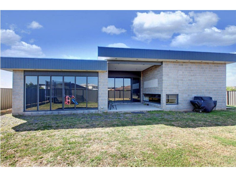 26 Hammerwood Avenue, Derrimut VIC 3030