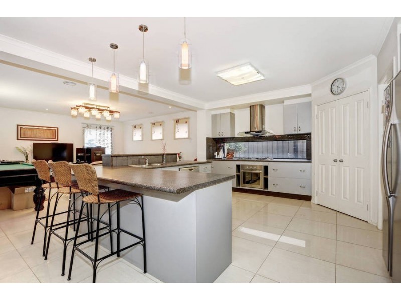 11 Tantallon Crescent, Derrimut VIC 3030