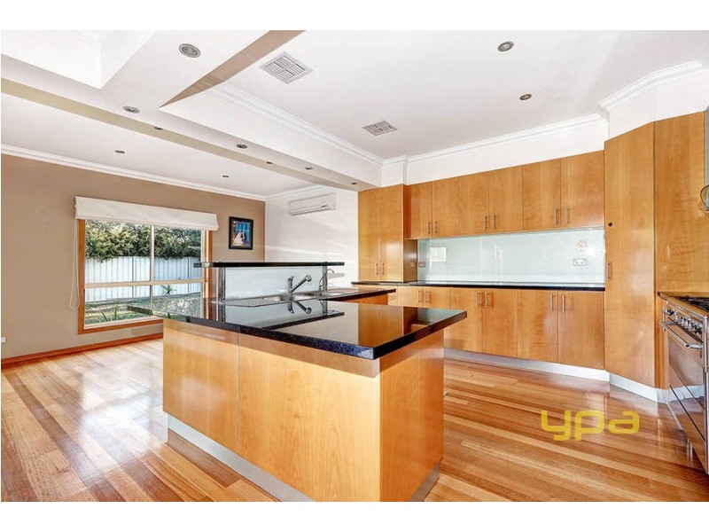 14 Highbury Close, Caroline Springs VIC 3023