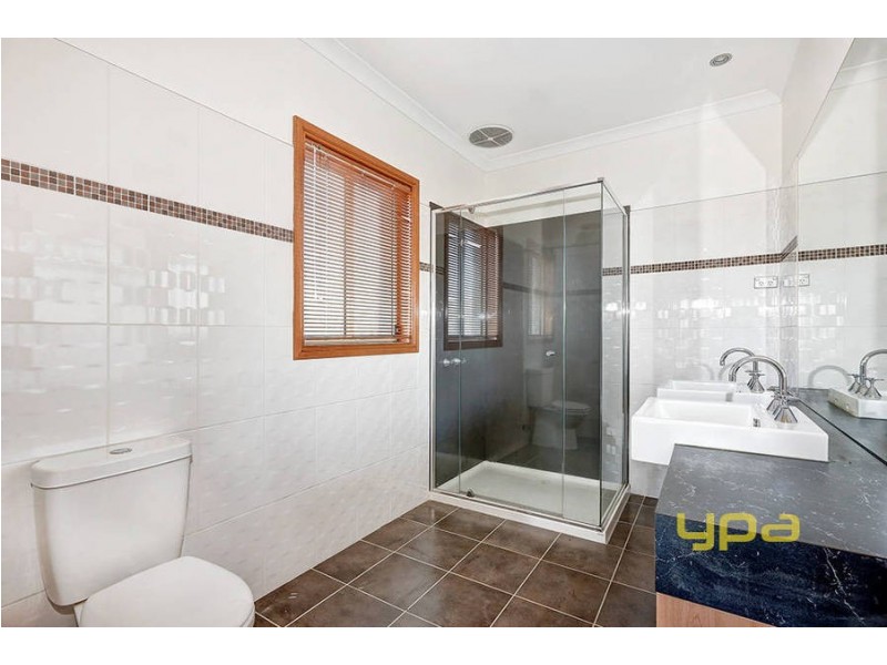 14 Highbury Close, Caroline Springs VIC 3023