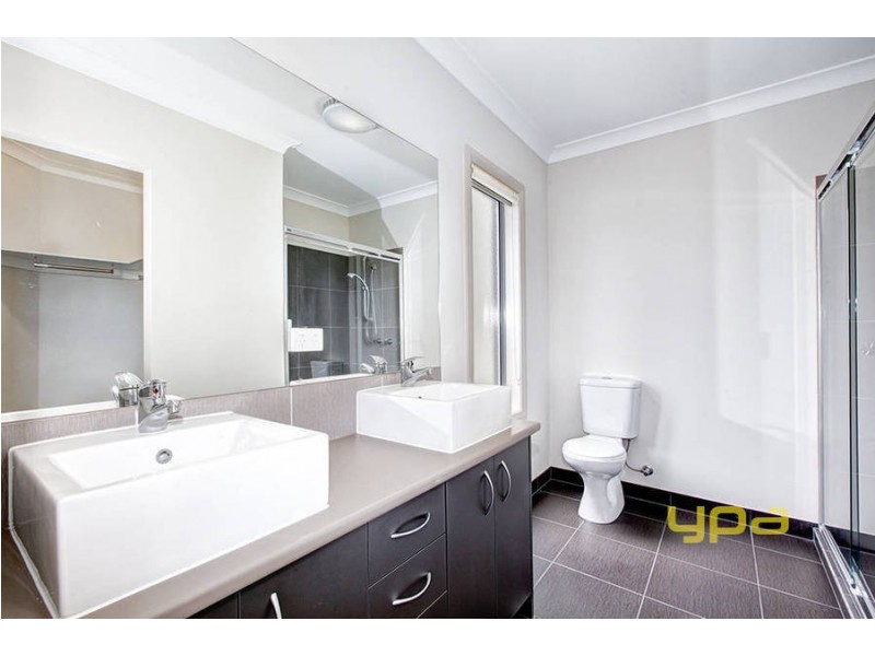 3 Meyers Lane, Caroline Springs VIC 3023