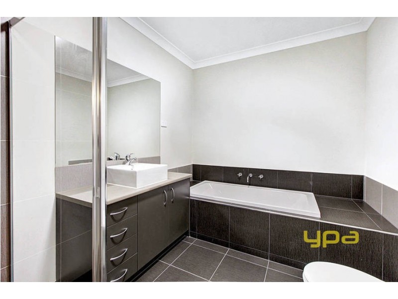 3 Meyers Lane, Caroline Springs VIC 3023