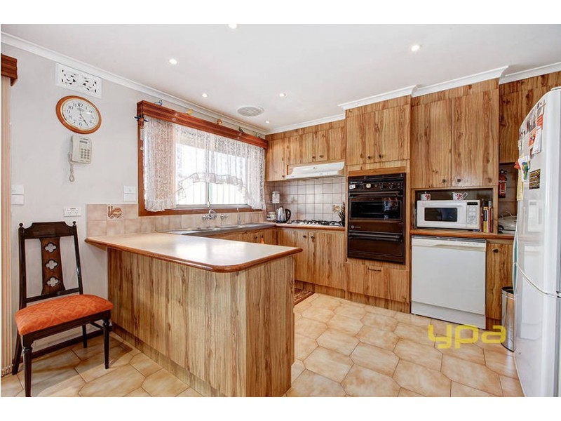 21 Leighton Crescent, Deer Park VIC 3023