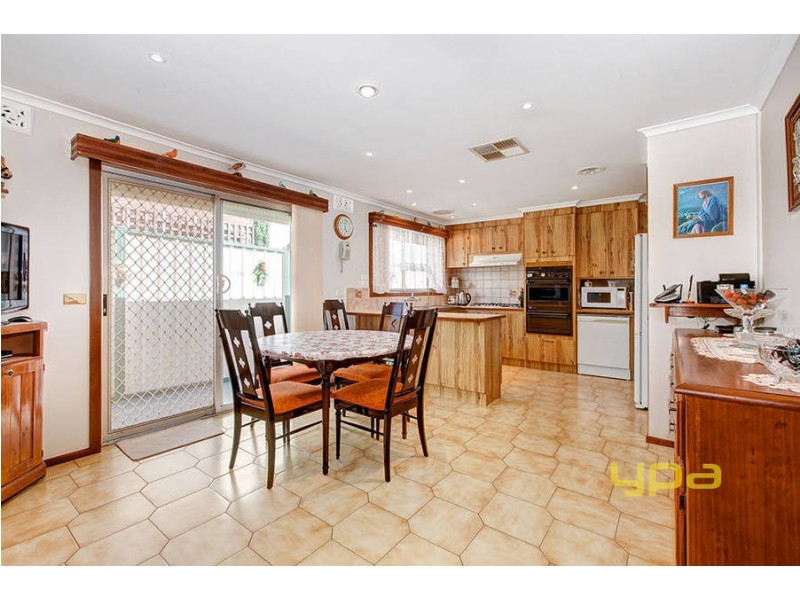 21 Leighton Crescent, Deer Park VIC 3023