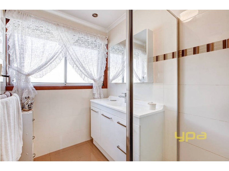 21 Leighton Crescent, Deer Park VIC 3023