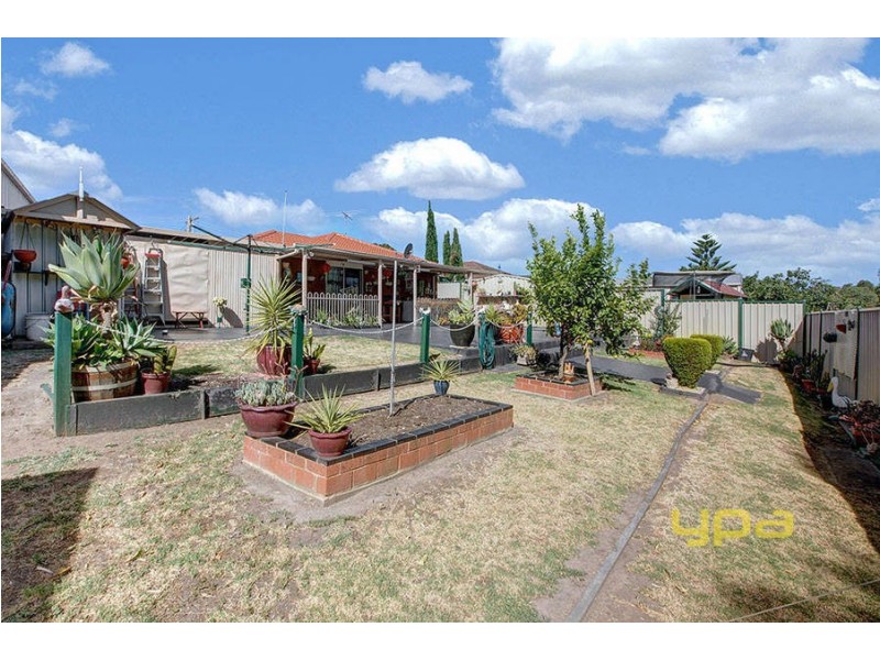 21 Leighton Crescent, Deer Park VIC 3023