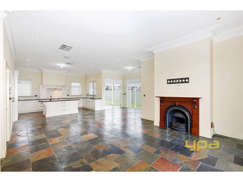 12 Kunuka Circuit, Caroline Springs VIC 3023