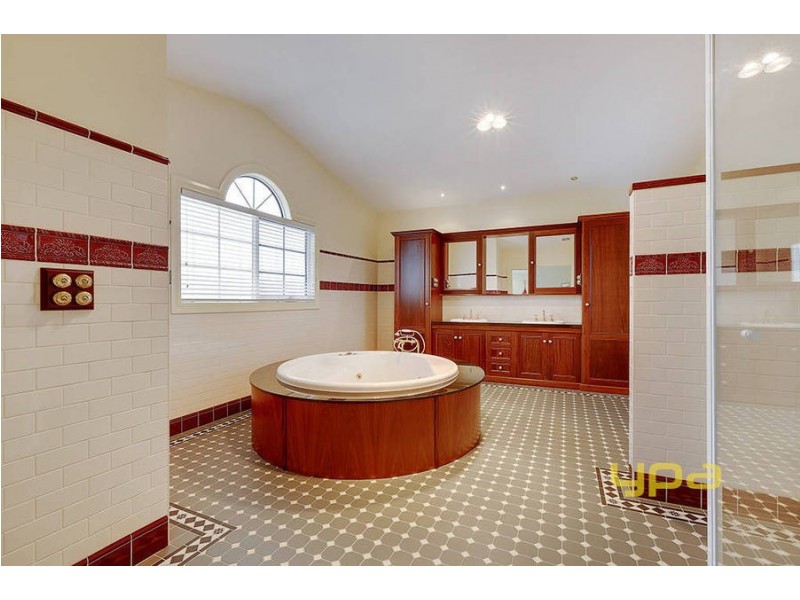 12 Kunuka Circuit, Caroline Springs VIC 3023