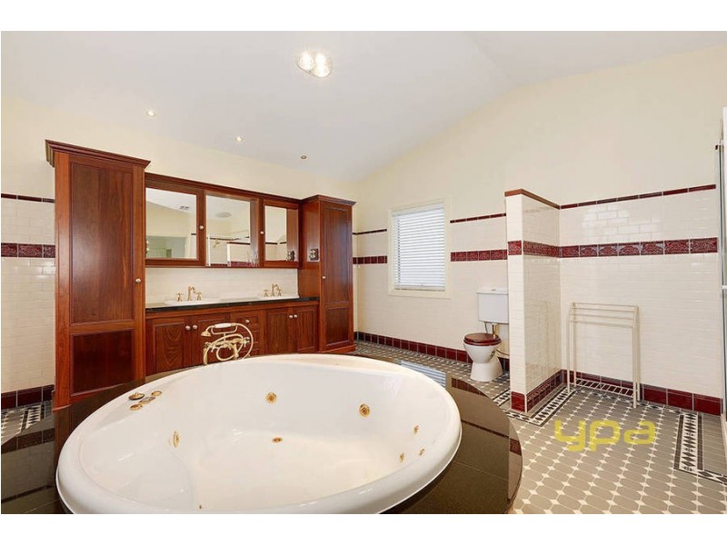 12 Kunuka Circuit, Caroline Springs VIC 3023