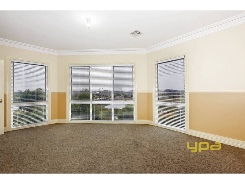 12 Kunuka Circuit, Caroline Springs VIC 3023