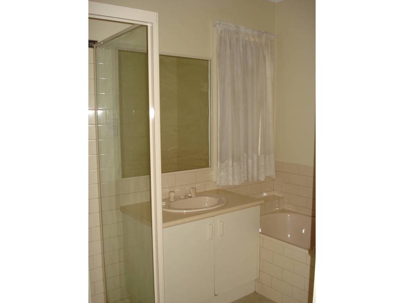 16 Milburn Cct, Caroline Springs VIC 3023