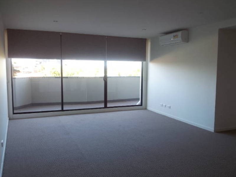 2/1 Woodward Way, Caroline Springs VIC 3023