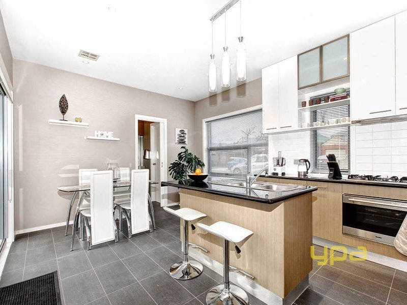 44 Edgbaston Parade, Caroline Springs VIC 3023