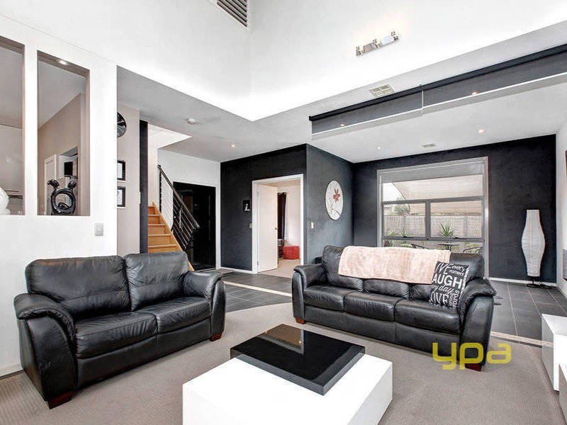 44 Edgbaston Parade, Caroline Springs VIC 3023