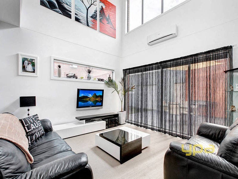 44 Edgbaston Parade, Caroline Springs VIC 3023