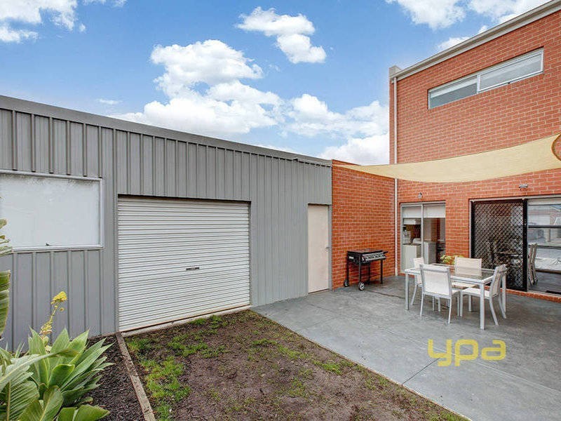 44 Edgbaston Parade, Caroline Springs VIC 3023