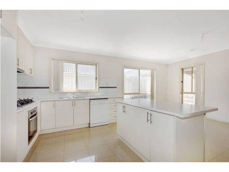 27 Barrington Cct, Caroline Springs VIC 3023