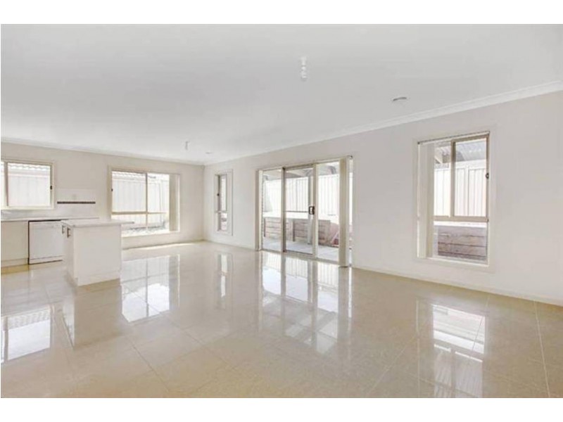 27 Barrington Cct, Caroline Springs VIC 3023