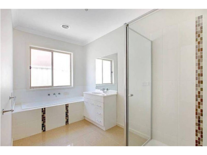 27 Barrington Cct, Caroline Springs VIC 3023