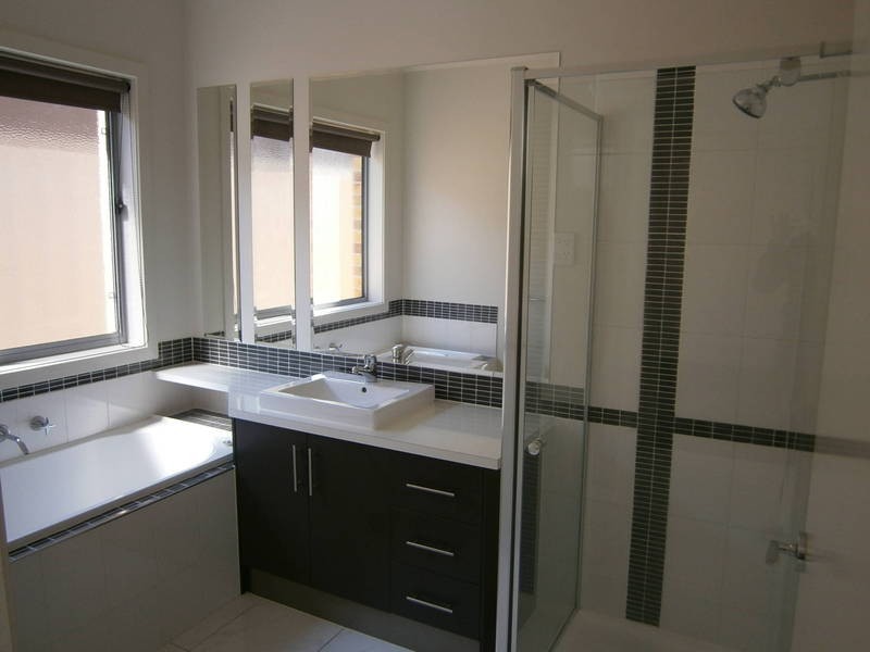 14 Barrington Circuit, Caroline Springs VIC 3023