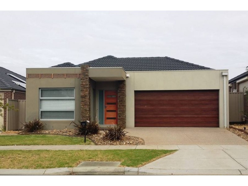 99 Oakview Parade, Caroline Springs VIC 3023