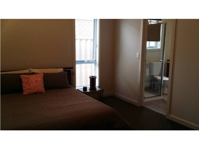 99 Oakview Parade, Caroline Springs VIC 3023