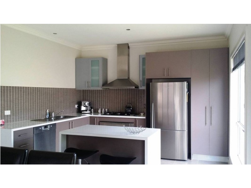 99 Oakview Parade, Caroline Springs VIC 3023