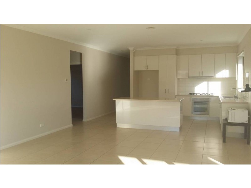 35 Bunker Circuit, Deer Park VIC 3023