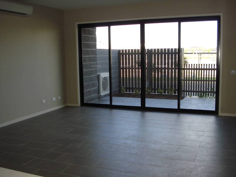 5/11 Monckton Place, Caroline Springs VIC 3023