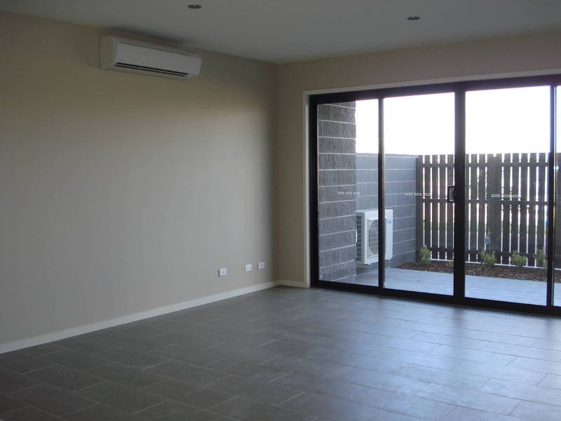 5/11 Monckton Place, Caroline Springs VIC 3023