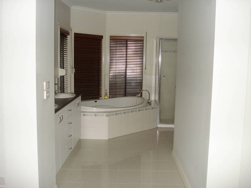 8 Stirling Drive, Derrimut VIC 3030