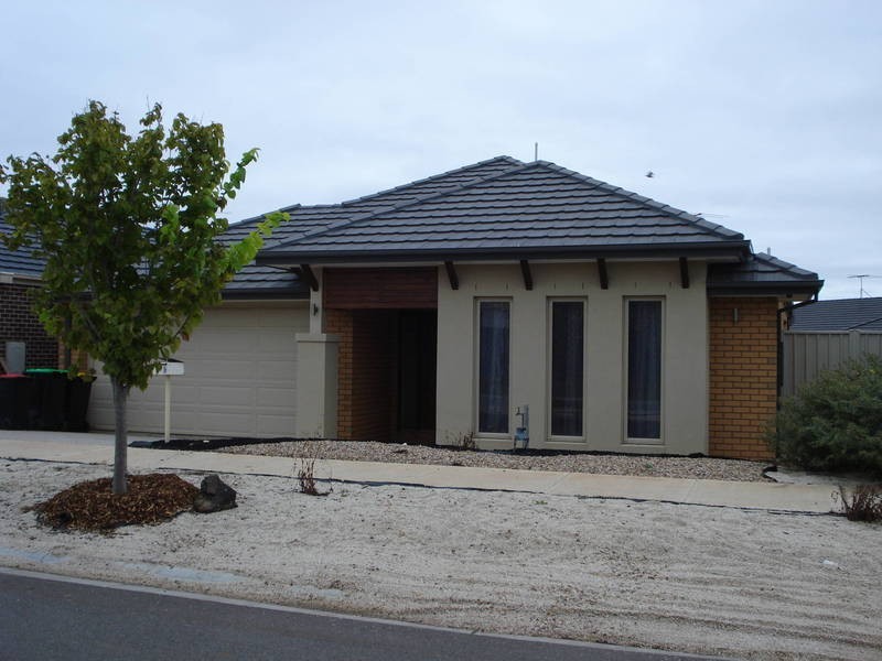 5 Flinders Place, Caroline Springs VIC 3023