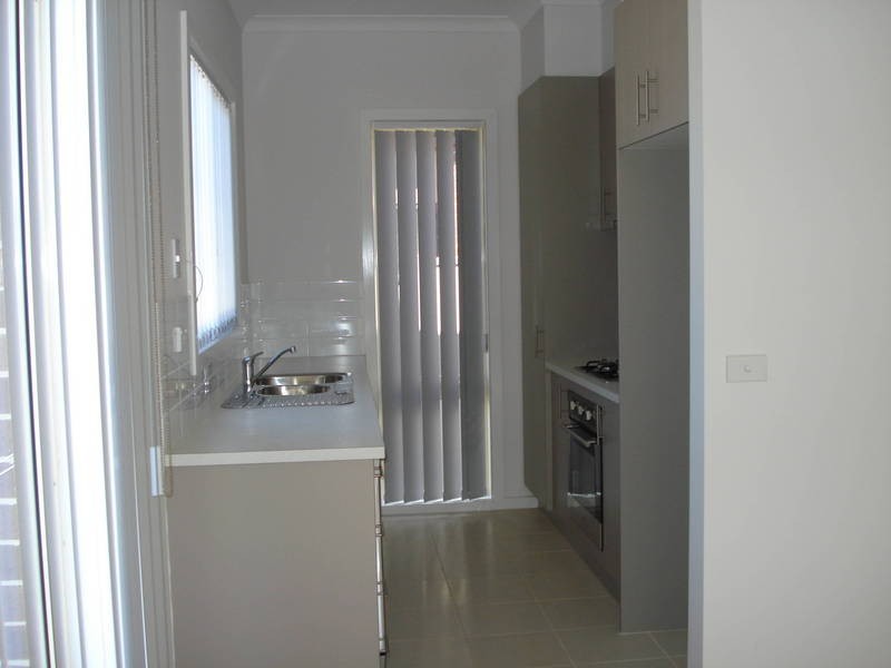 22/40 McCubbin Way, Caroline Springs VIC 3023