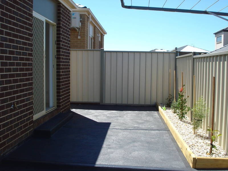 22/40 McCubbin Way, Caroline Springs VIC 3023